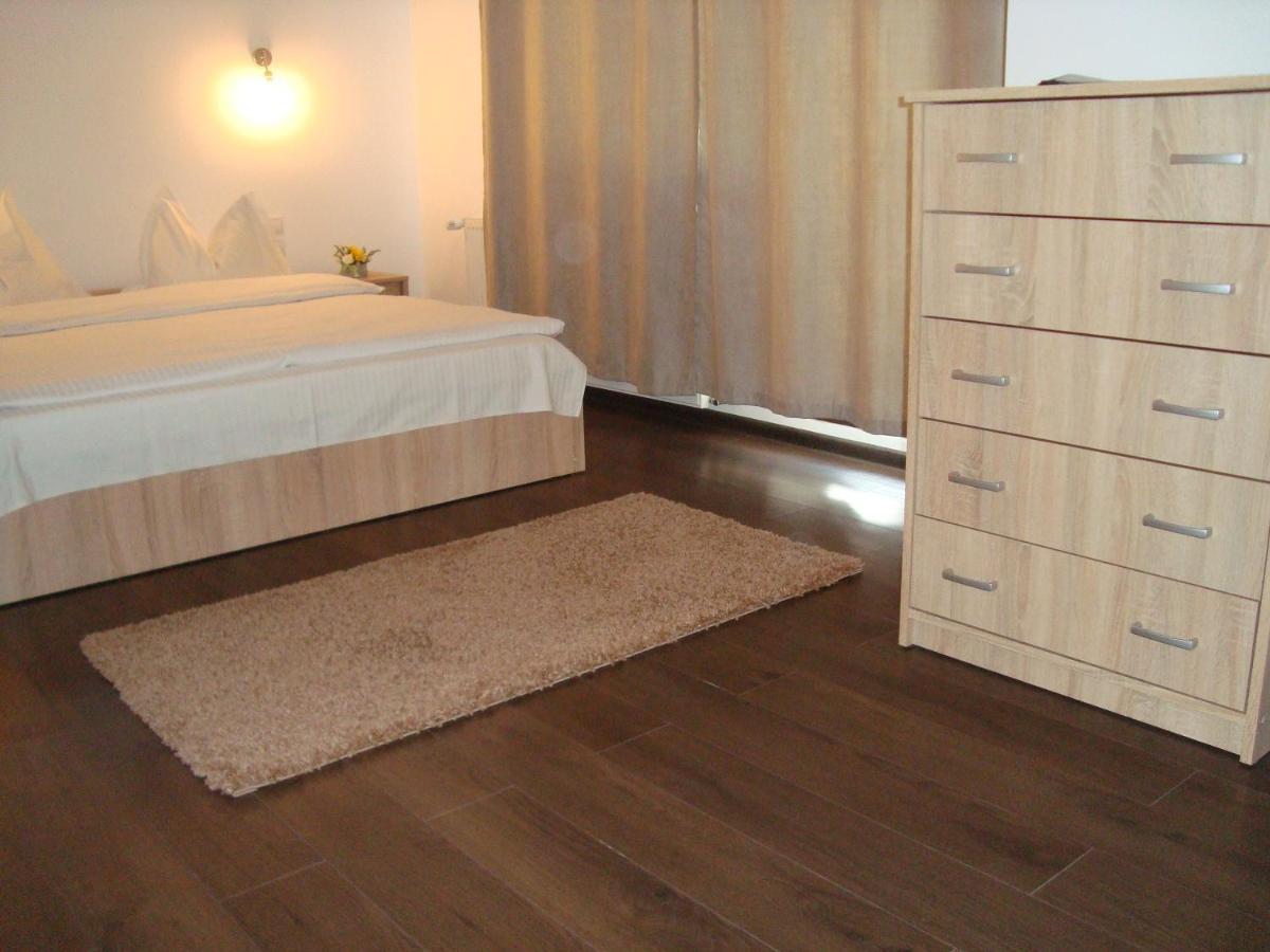 Casa Cu Flori Hotel Buşteni Eksteriør billede