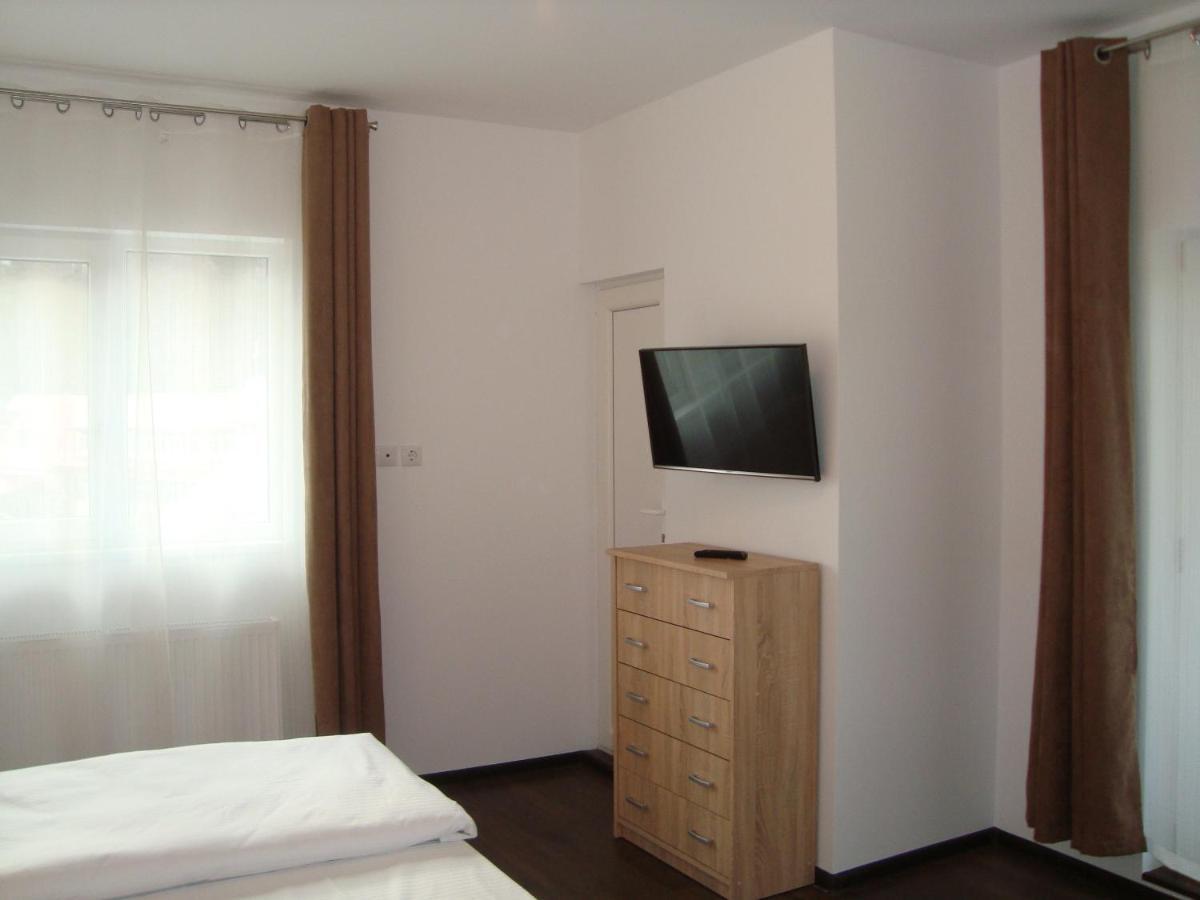 Casa Cu Flori Hotel Buşteni Eksteriør billede