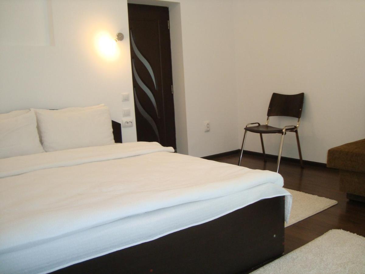 Casa Cu Flori Hotel Buşteni Eksteriør billede