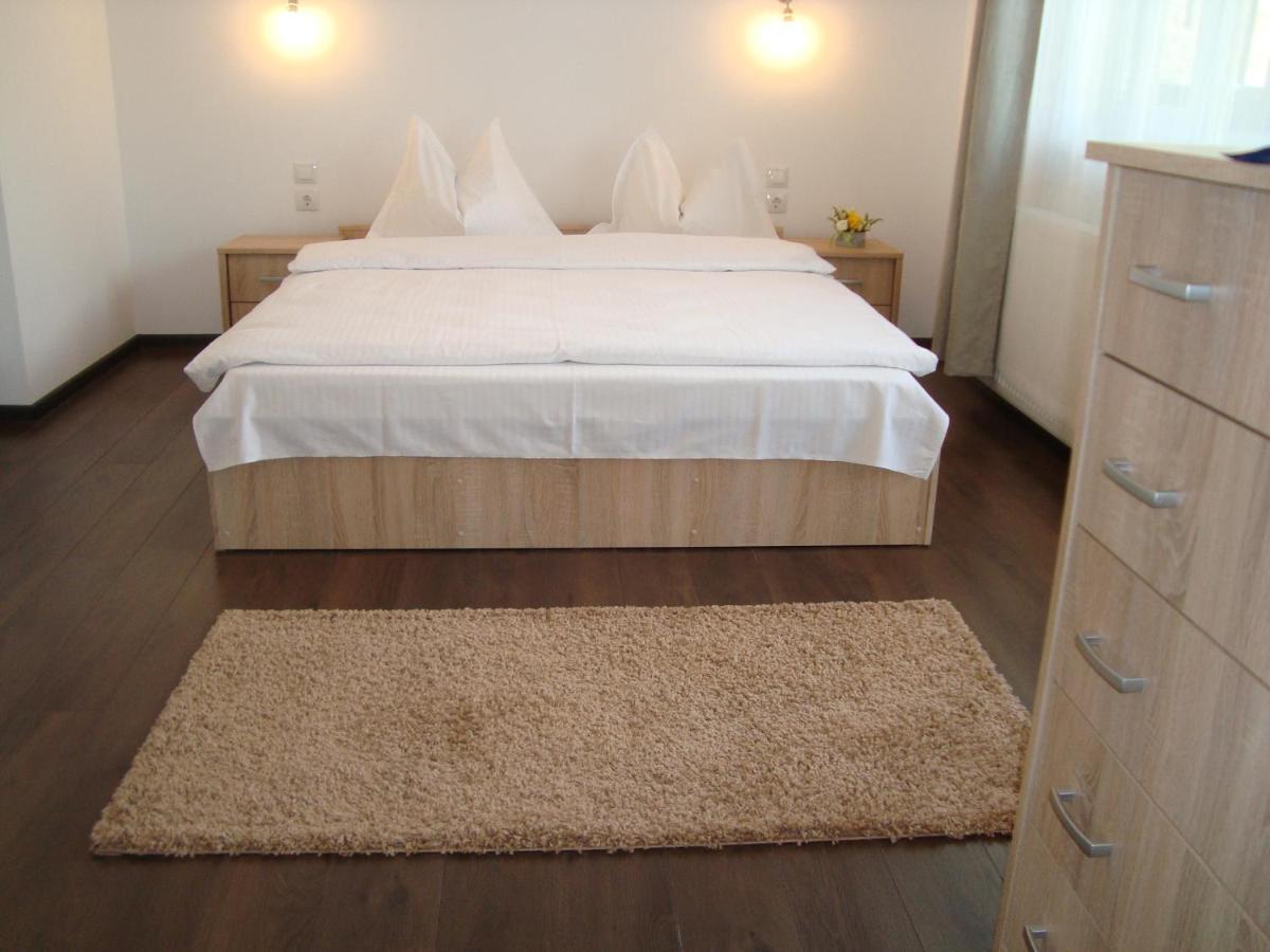 Casa Cu Flori Hotel Buşteni Eksteriør billede