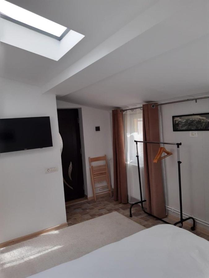 Casa Cu Flori Hotel Buşteni Eksteriør billede