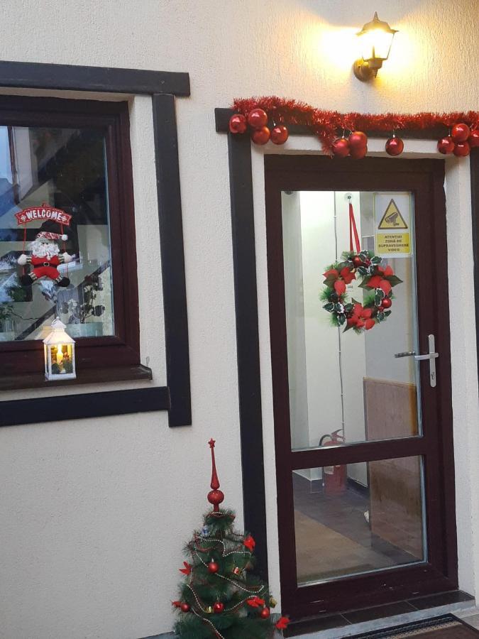 Casa Cu Flori Hotel Buşteni Eksteriør billede