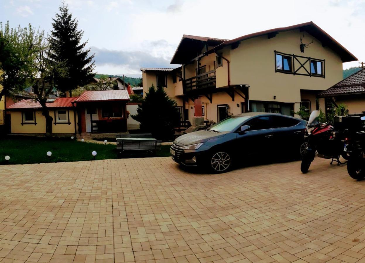 Casa Cu Flori Hotel Buşteni Eksteriør billede
