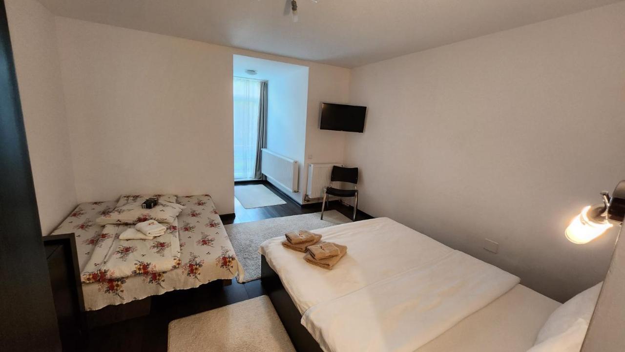 Casa Cu Flori Hotel Buşteni Eksteriør billede