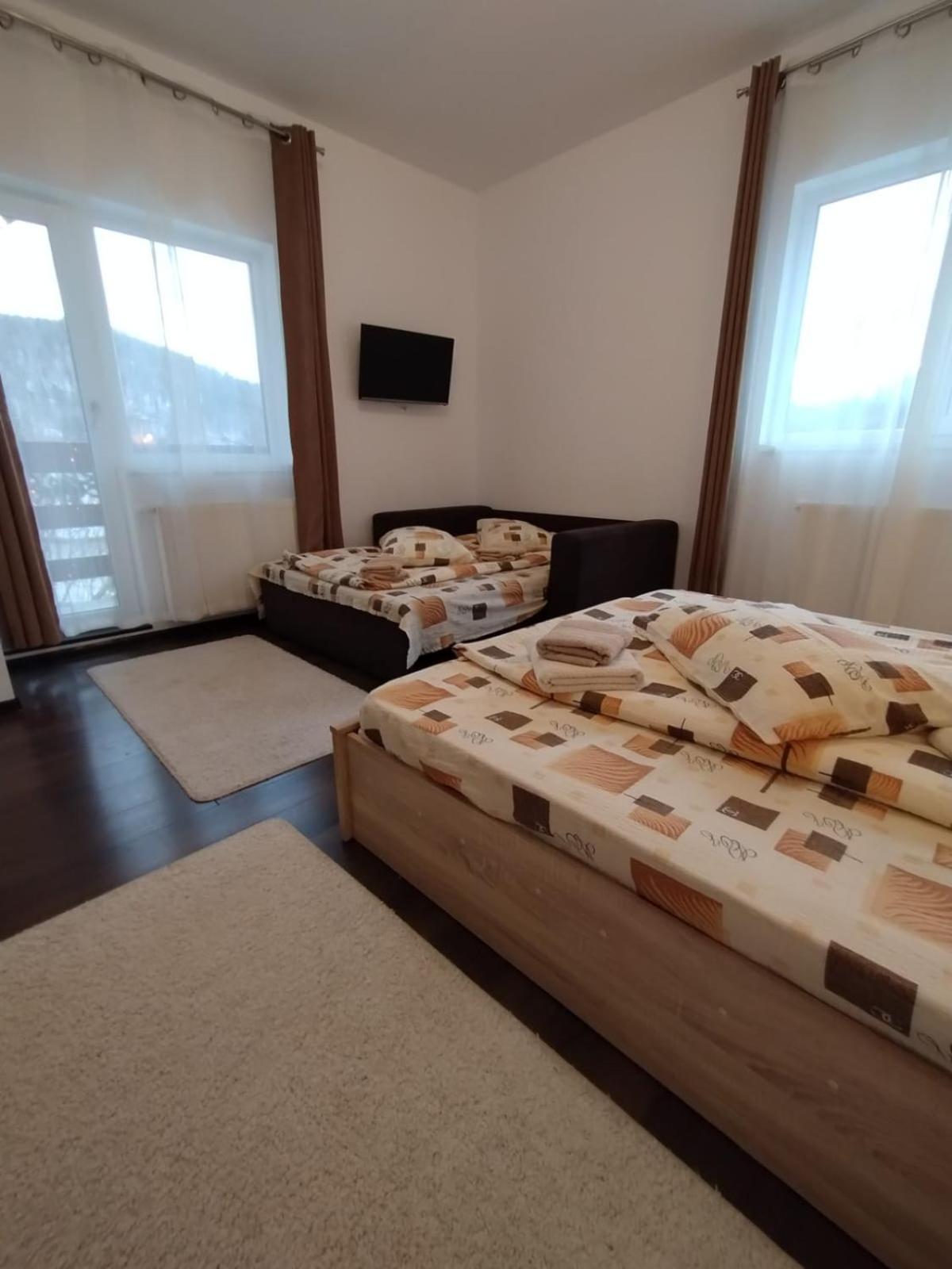 Casa Cu Flori Hotel Buşteni Eksteriør billede